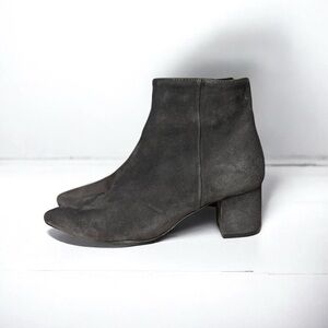 🌻NEW NWOT L'AGENCE Jeanne Charcoal Gray Suede Block Heel Bootie SIze 37 $445
